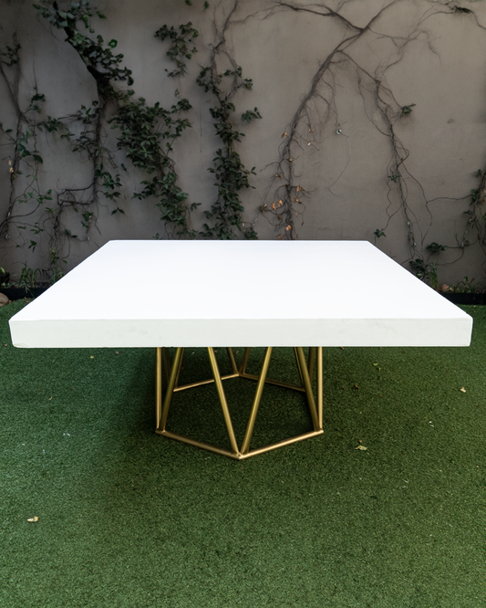 Mesa Alder cuadrada blanca